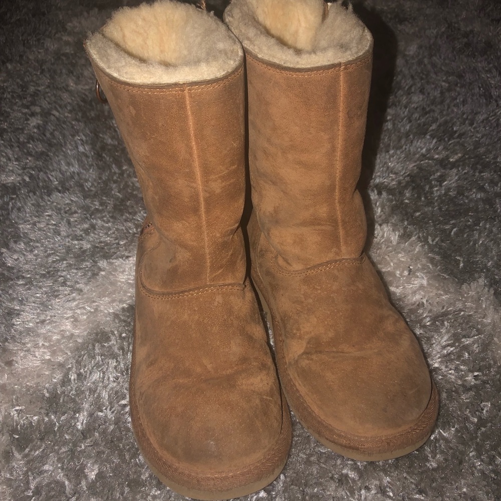 Kids brown uggs